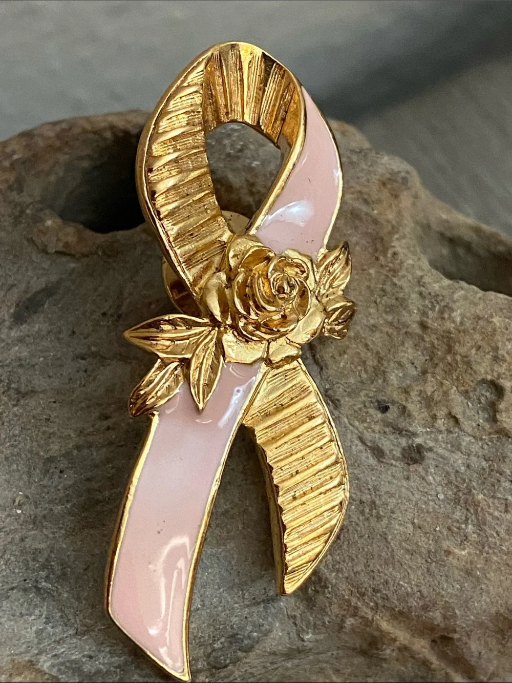 Vintage Avon Enameled Gold Tone Breast Cancer Awareness Rose Pin